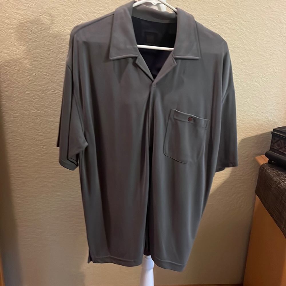 EUC.  Men’s button-down short sleeve shirt, extremely soft fabric